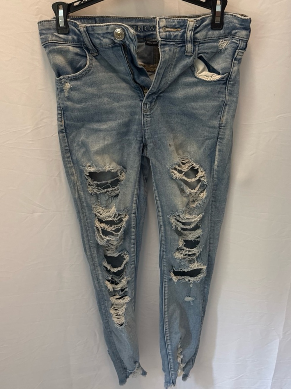 American Eagle Outfitters Light Blue Distressed Skinny Jeans